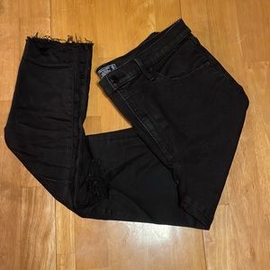 Abercrombie Ultra High Rise Super Skinny black jean size 33/16